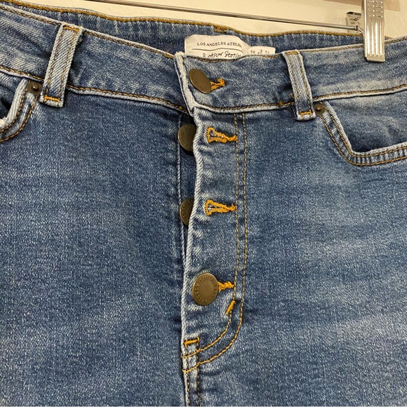 & Other Stories Los Angeles Atelier Blue Asymmetrical Hem Jean Shorts - Picture 4 of 12